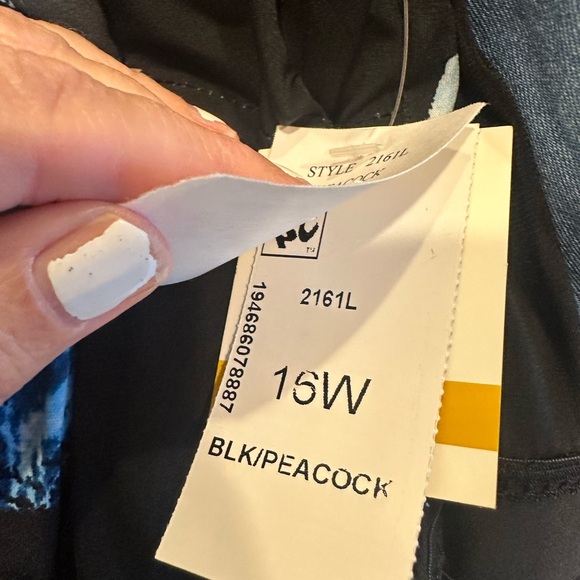 NWT Women’s Taylor Sleeveless Black and Blue Floral Midi Dress - Picture 7 of 7